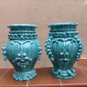 Vase heads blue